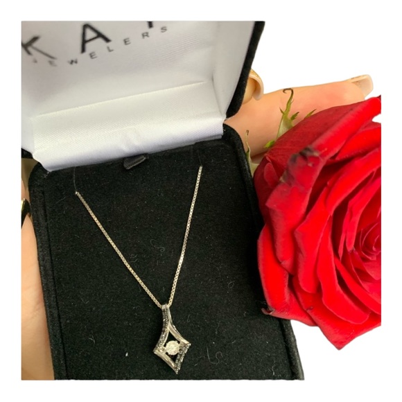 Kay Jewelers necklace with pendant from moving diamond collection - Picture 1 of 11